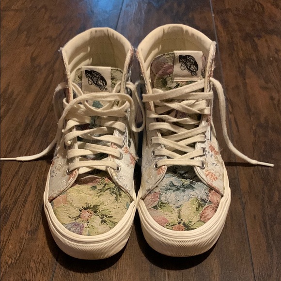 Vans Cream Canvas Sneakers Classic Design - Picture 2 of 2